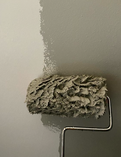 окраска стен в два слоя